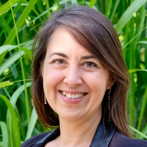 Dounia AMMOR (ESCP, 1997) Dounia AMMOR (ESCP, 1997)