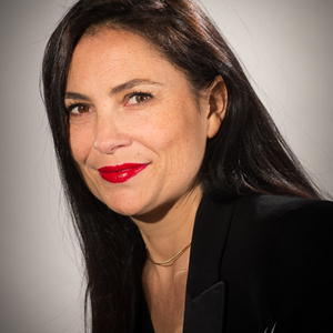 Eva MOLLAT DU JOURDIN (MS Marketing et Communication, 1998) Eva MOLLAT DU JOURDIN (MS Marketing et Communication, 1998)